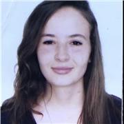 Professeure d'arabe native avec 4 ans d'expérience et une licence en anglais, je propose des cours d'arabe pour tous les niveaux